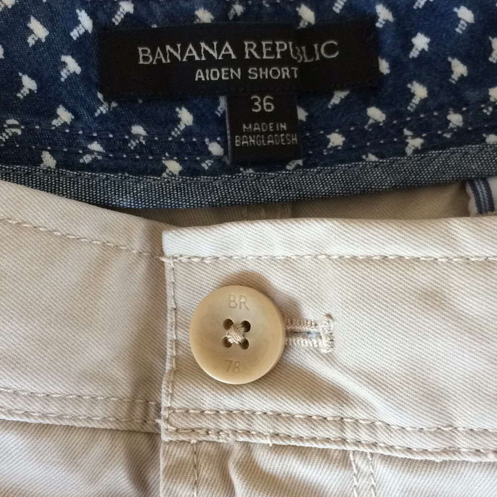 Banana Republic cotton khaki Aiden shorts